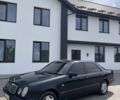 Синий Мерседес Е-Класс, объемом двигателя 2.2 л и пробегом 300 тыс. км за 1999 $, фото 1 на Automoto.ua