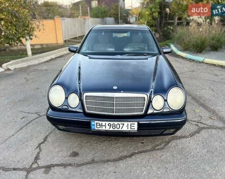 Синий Мерседес Е-Класс, объемом двигателя 2.8 л и пробегом 459 тыс. км за 1600 $, фото 14 на Automoto.ua