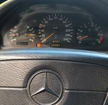 Синий Мерседес Е-Класс, объемом двигателя 2 л и пробегом 520 тыс. км за 3100 $, фото 5 на Automoto.ua