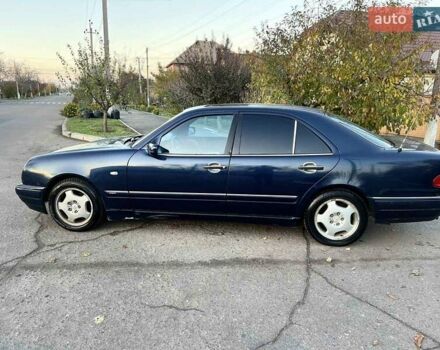 Синий Мерседес Е-Класс, объемом двигателя 2.8 л и пробегом 459 тыс. км за 1600 $, фото 7 на Automoto.ua