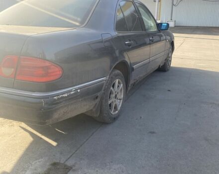 Синий Мерседес Е-Класс, объемом двигателя 2 л и пробегом 250 тыс. км за 2100 $, фото 6 на Automoto.ua