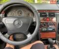 Синий Мерседес Е-Класс, объемом двигателя 2 л и пробегом 430 тыс. км за 1250 $, фото 9 на Automoto.ua