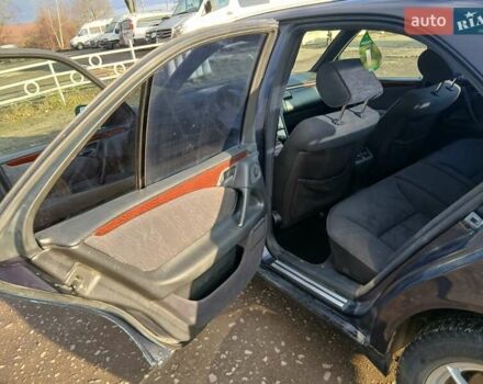 Синій Мерседес Е-Клас, об'ємом двигуна 2 л та пробігом 298 тис. км за 3100 $, фото 20 на Automoto.ua