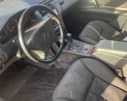 Синий Мерседес Е-Класс, объемом двигателя 2 л и пробегом 250 тыс. км за 2100 $, фото 10 на Automoto.ua