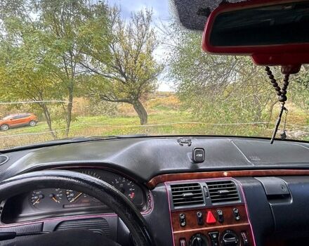 Синій Мерседес Е-Клас, об'ємом двигуна 3.2 л та пробігом 333 тис. км за 4300 $, фото 6 на Automoto.ua