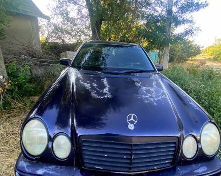 Синий Мерседес Е-Класс, объемом двигателя 2 л и пробегом 0 тыс. км за 1500 $, фото 1 на Automoto.ua