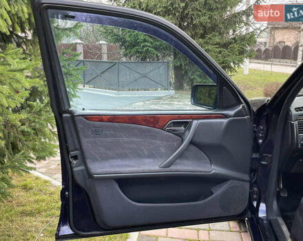 Синий Мерседес Е-Класс, объемом двигателя 2.3 л и пробегом 350 тыс. км за 2450 $, фото 18 на Automoto.ua