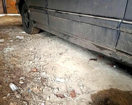 Синий Мерседес Е-Класс, объемом двигателя 3 л и пробегом 0 тыс. км за 2500 $, фото 2 на Automoto.ua