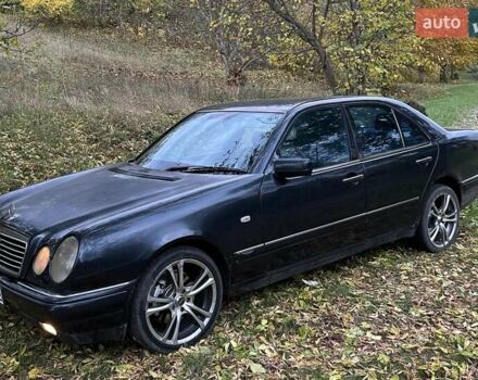 Синий Мерседес Е-Класс, объемом двигателя 3.2 л и пробегом 400 тыс. км за 4500 $, фото 4 на Automoto.ua