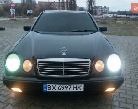 Синий Мерседес Е-Класс, объемом двигателя 2.8 л и пробегом 384 тыс. км за 1995 $, фото 36 на Automoto.ua