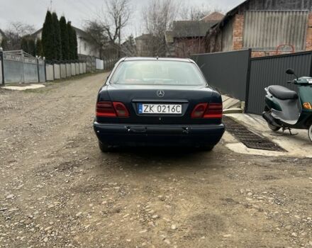 Синий Мерседес Е-Класс, объемом двигателя 2.9 л и пробегом 600 тыс. км за 1500 $, фото 4 на Automoto.ua