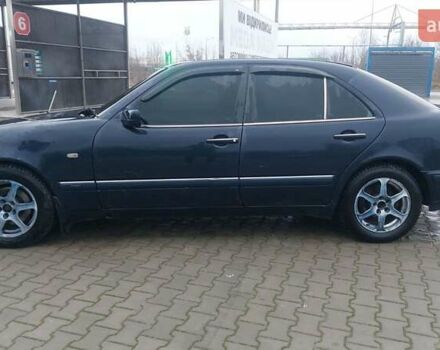 Синий Мерседес Е-Класс, объемом двигателя 2.8 л и пробегом 384 тыс. км за 1995 $, фото 25 на Automoto.ua