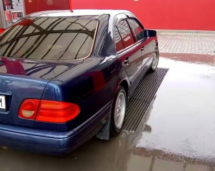 Синий Мерседес Е-Класс, объемом двигателя 2 л и пробегом 0 тыс. км за 3499 $, фото 3 на Automoto.ua