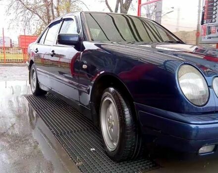 Синий Мерседес Е-Класс, объемом двигателя 2 л и пробегом 0 тыс. км за 3499 $, фото 2 на Automoto.ua