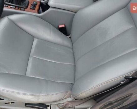 Синий Мерседес Е-Класс, объемом двигателя 2.8 л и пробегом 384 тыс. км за 1995 $, фото 7 на Automoto.ua