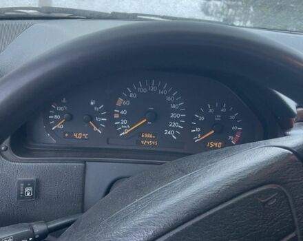 Синий Мерседес Е-Класс, объемом двигателя 2 л и пробегом 400 тыс. км за 2000 $, фото 6 на Automoto.ua