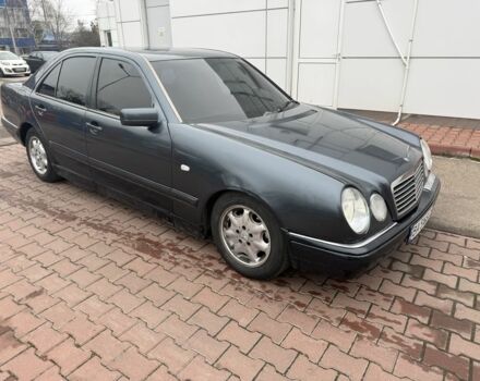 Синій Мерседес Е-Клас, об'ємом двигуна 2 л та пробігом 406 тис. км за 2400 $, фото 1 на Automoto.ua