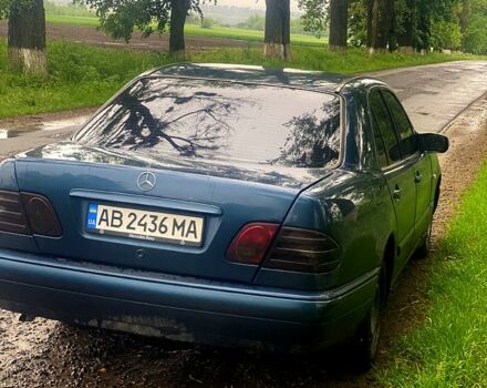 Синій Мерседес Е-Клас, об'ємом двигуна 2.3 л та пробігом 500 тис. км за 4200 $, фото 2 на Automoto.ua