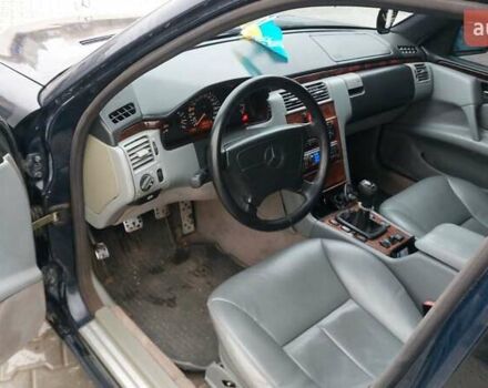 Синий Мерседес Е-Класс, объемом двигателя 2.8 л и пробегом 384 тыс. км за 1995 $, фото 1 на Automoto.ua