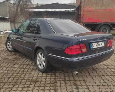 Синій Мерседес Е-Клас, об'ємом двигуна 2 л та пробігом 300 тис. км за 1800 $, фото 4 на Automoto.ua