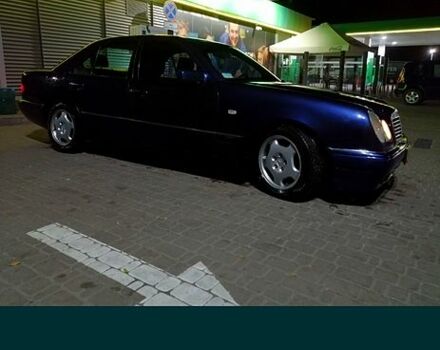 Синий Мерседес Е-Класс, объемом двигателя 2.8 л и пробегом 390 тыс. км за 3300 $, фото 3 на Automoto.ua