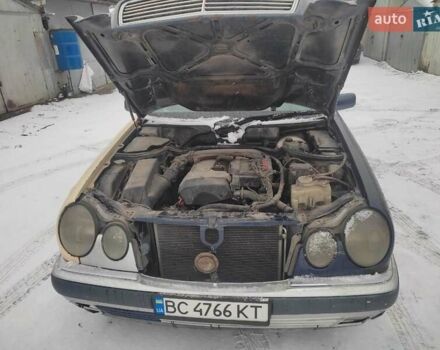 Синій Мерседес Е-Клас, об'ємом двигуна 2 л та пробігом 200 тис. км за 1600 $, фото 8 на Automoto.ua