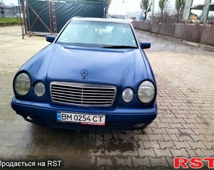 Синий Мерседес Е-Класс, объемом двигателя 2.2 л и пробегом 100 тыс. км за 2500 $, фото 8 на Automoto.ua