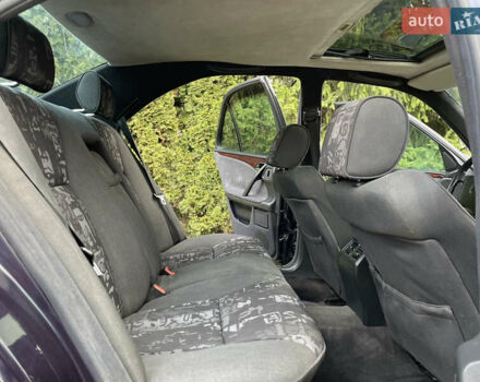 Синий Мерседес Е-Класс, объемом двигателя 2.3 л и пробегом 350 тыс. км за 2450 $, фото 28 на Automoto.ua