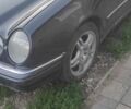 Синий Мерседес Е-Класс, объемом двигателя 2.8 л и пробегом 430 тыс. км за 2450 $, фото 5 на Automoto.ua