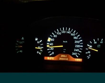 Синий Мерседес Е-Класс, объемом двигателя 2.8 л и пробегом 390 тыс. км за 3300 $, фото 4 на Automoto.ua