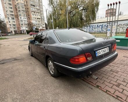 Синій Мерседес Е-Клас, об'ємом двигуна 2 л та пробігом 406 тис. км за 2400 $, фото 5 на Automoto.ua