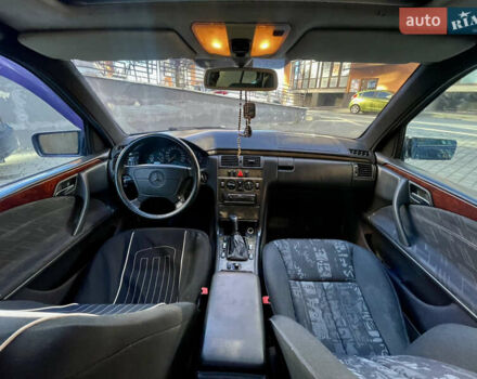 Синий Мерседес Е-Класс, объемом двигателя 2.3 л и пробегом 290 тыс. км за 1999 $, фото 18 на Automoto.ua