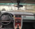 Синій Мерседес Е-Клас, об'ємом двигуна 2 л та пробігом 300 тис. км за 1800 $, фото 10 на Automoto.ua