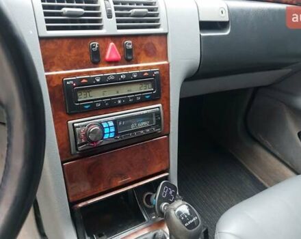 Синий Мерседес Е-Класс, объемом двигателя 2.8 л и пробегом 384 тыс. км за 1995 $, фото 3 на Automoto.ua