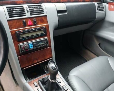 Синий Мерседес Е-Класс, объемом двигателя 2.8 л и пробегом 384 тыс. км за 1995 $, фото 5 на Automoto.ua