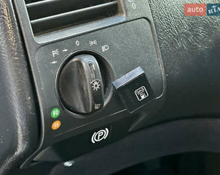 Синий Мерседес Е-Класс, объемом двигателя 2.3 л и пробегом 290 тыс. км за 1999 $, фото 23 на Automoto.ua