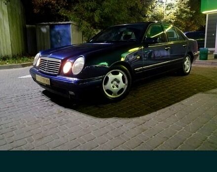 Синий Мерседес Е-Класс, объемом двигателя 2.8 л и пробегом 390 тыс. км за 3300 $, фото 1 на Automoto.ua