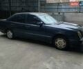 Синий Мерседес Е-Класс, объемом двигателя 2.3 л и пробегом 580 тыс. км за 2000 $, фото 1 на Automoto.ua