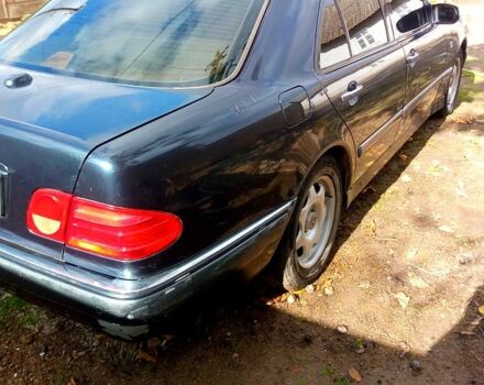 Синий Мерседес Е-Класс, объемом двигателя 3.2 л и пробегом 0 тыс. км за 2300 $, фото 3 на Automoto.ua