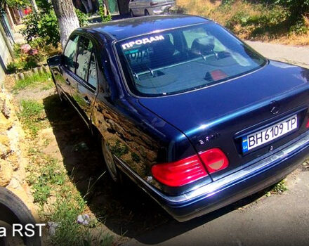 Синій Мерседес Е-Клас, об'ємом двигуна 3.2 л та пробігом 377 тис. км за 3500 $, фото 5 на Automoto.ua