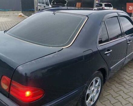 Синий Мерседес Е-Класс, объемом двигателя 2.8 л и пробегом 384 тыс. км за 1995 $, фото 43 на Automoto.ua