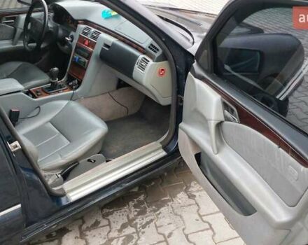 Синий Мерседес Е-Класс, объемом двигателя 2.8 л и пробегом 384 тыс. км за 1995 $, фото 16 на Automoto.ua