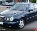 Синий Мерседес Е-Класс, объемом двигателя 3.2 л и пробегом 200 тыс. км за 2200 $, фото 1 на Automoto.ua