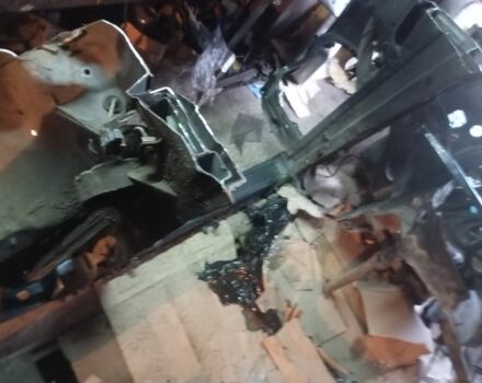 Синий Мерседес Е-Класс, объемом двигателя 2 л и пробегом 350 тыс. км за 1500 $, фото 5 на Automoto.ua