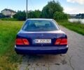 Синий Мерседес Е-Класс, объемом двигателя 2.8 л и пробегом 230 тыс. км за 2500 $, фото 4 на Automoto.ua