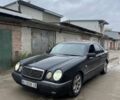 Синий Мерседес Е-Класс, объемом двигателя 2.8 л и пробегом 300 тыс. км за 2100 $, фото 1 на Automoto.ua