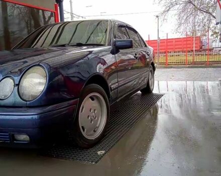 Синий Мерседес Е-Класс, объемом двигателя 2 л и пробегом 0 тыс. км за 3499 $, фото 1 на Automoto.ua