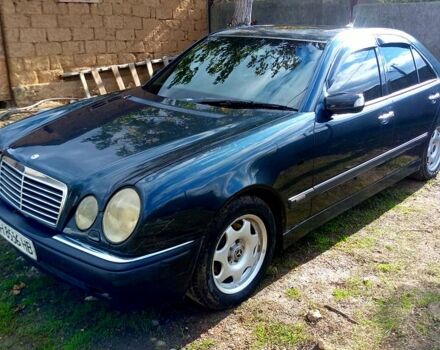 Синий Мерседес Е-Класс, объемом двигателя 3.2 л и пробегом 0 тыс. км за 2300 $, фото 1 на Automoto.ua