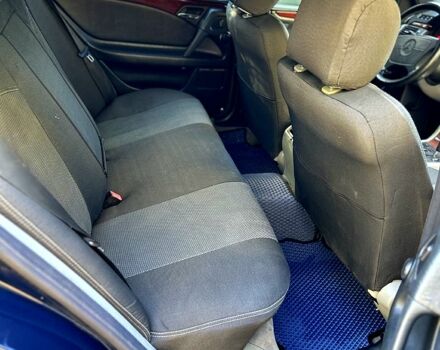 Синий Мерседес Е-Класс, объемом двигателя 2.2 л и пробегом 280 тыс. км за 3750 $, фото 8 на Automoto.ua