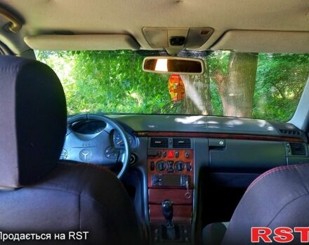 Синій Мерседес Е-Клас, об'ємом двигуна 2.2 л та пробігом 450 тис. км за 3500 $, фото 4 на Automoto.ua